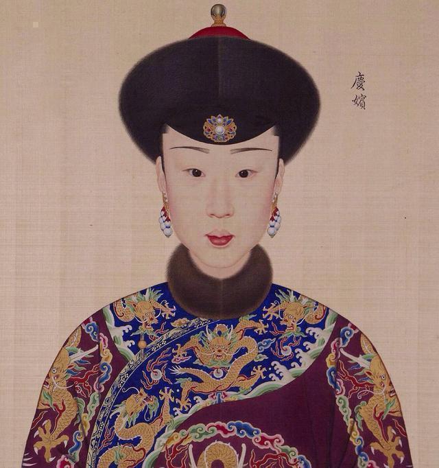 乾隆帝旨谕谁敢窃视就处以极刑的宫妃画册