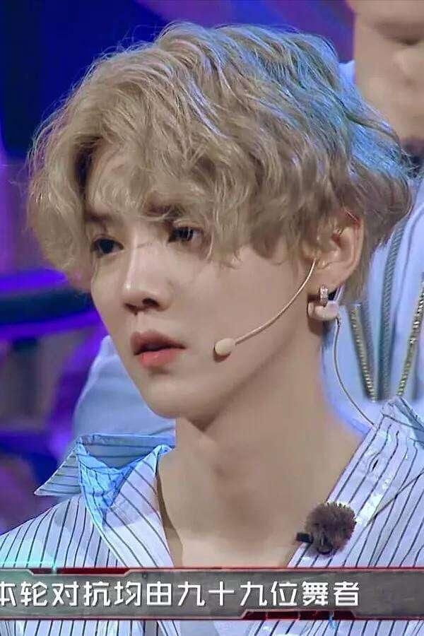 男星挑战卷发,鹿晗重回颜值巅峰神似芭比娃娃