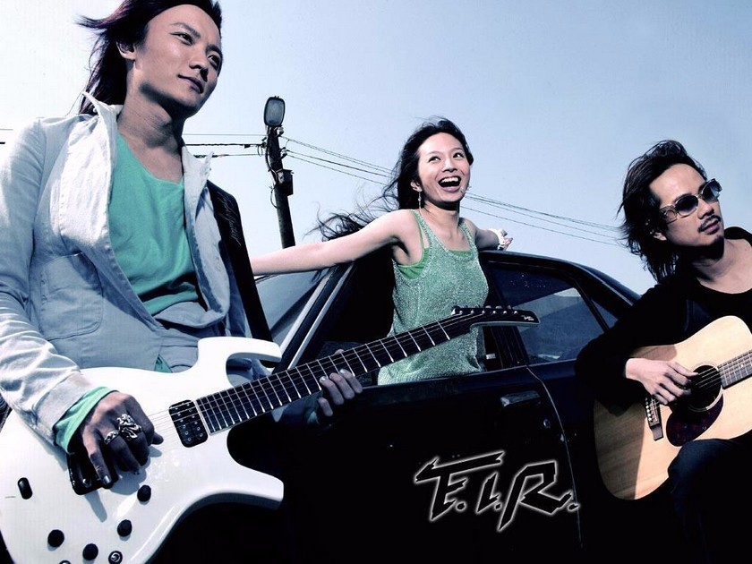 飞儿乐团成员陈建宁当爸 女儿眼睛和父亲超像 飞儿乐团成员陈建宁当爸 女儿眼睛和父亲超像