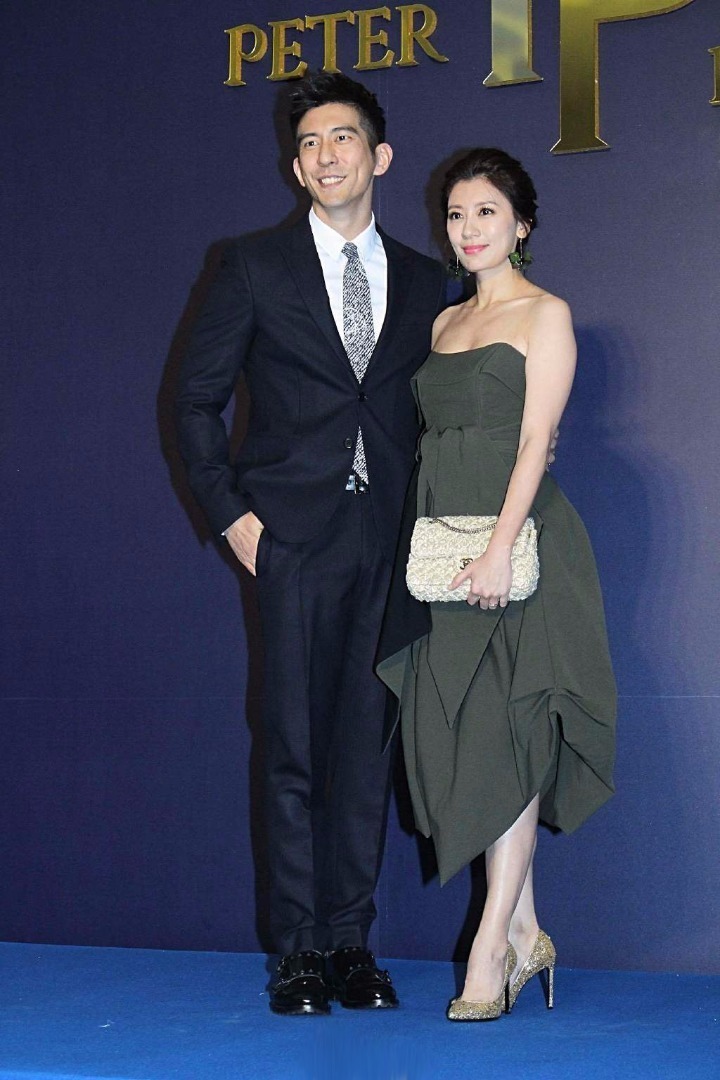 贾静雯修杰楷夫妇恩爱亮相。