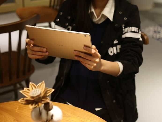 大屏防水新体验,荣耀Waterplay 平板上手玩