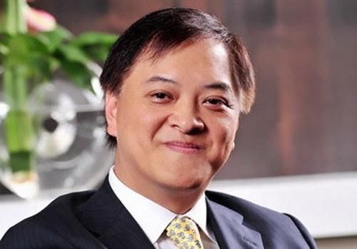 香港高材生到大陆地产巨头,女儿嫁隐形富豪,他