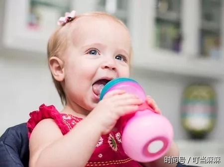 一岁后还不给娃戒奶瓶?其中的危害你知多少?