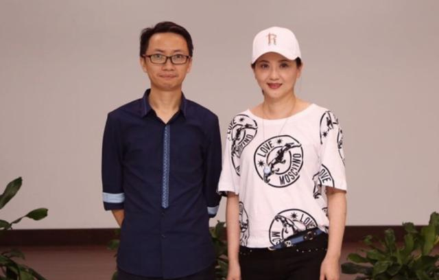 国家一级演员,52岁陶慧敏近照,为前夫守寡十年,二婚被宠成公主