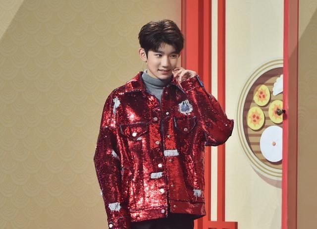 《天天向上》大张伟这件红衣服好眼熟!这不是