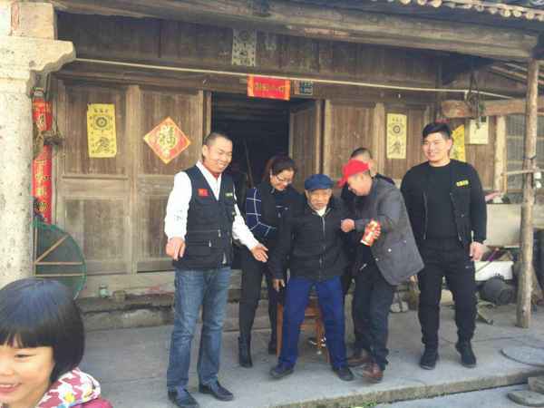 浙江温岭公益记录者组织新春慰问孤寡老人爱心