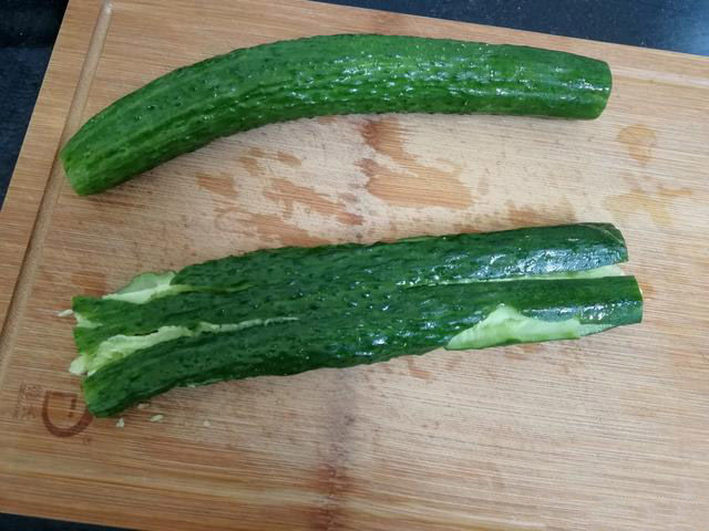 为什么饭店的拌黄瓜那么好吃,原来技巧在这里简单实用,一看就会