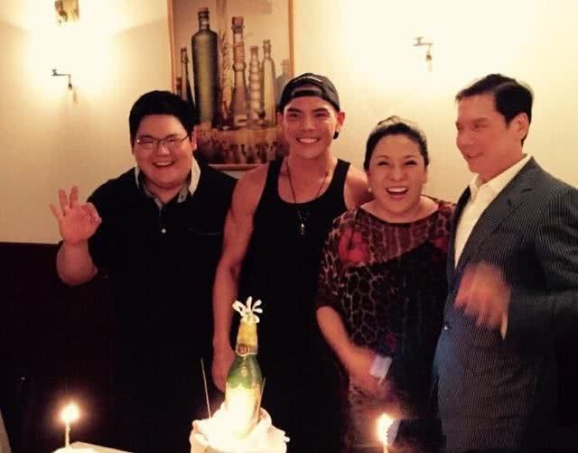 同父不同命!都是向华强亲儿子,向佐豪车无数继