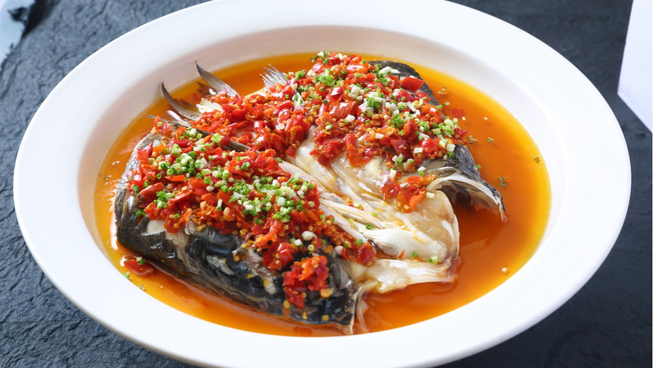 寻味湖南｜湘菜王剁椒鱼头，让人欲罢不能！