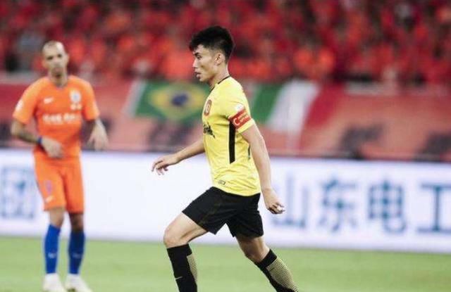 中国男足再次集合,里皮用人被质疑,难道主教练