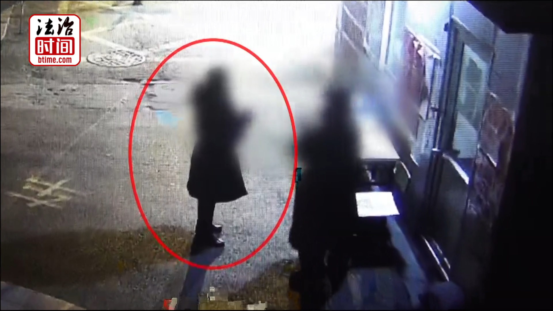 蒲京:一女子冒充警察 深夜行骗防疫工作者