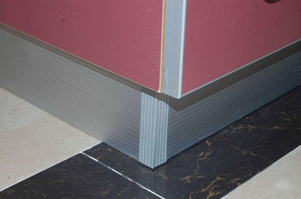 别再傻傻的装踢脚板了,这样做,轻松解决!