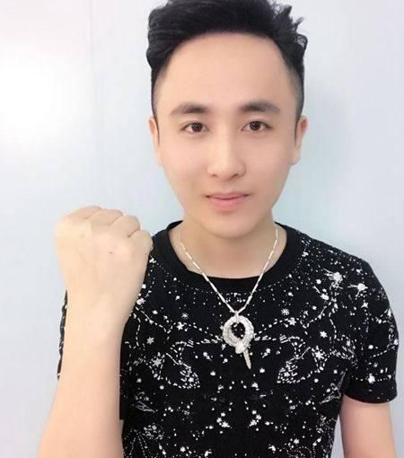 快手散打哥搞吃货pk直播巨人PK猫妹妹!房间