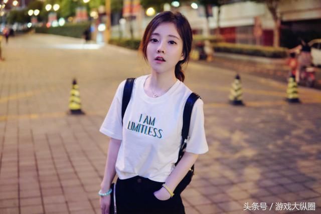 未来主播行业怎么发展?冯提莫做出这个举动,从