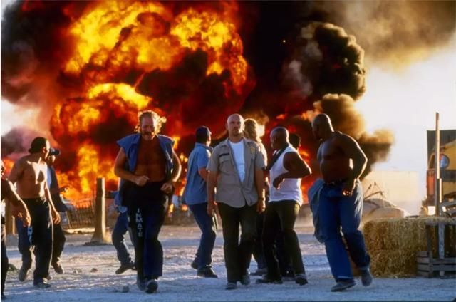 电影影评《空中监狱》:动作类影片不可多得的