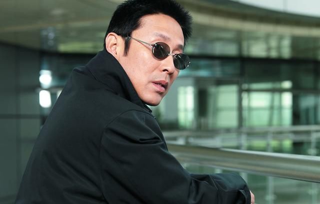 有网友称陈道明是大小合同当事人,崔永元直接