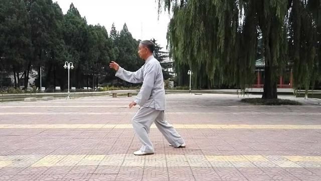 肩周炎问题从专业角度来解答!常用伸筋操坚