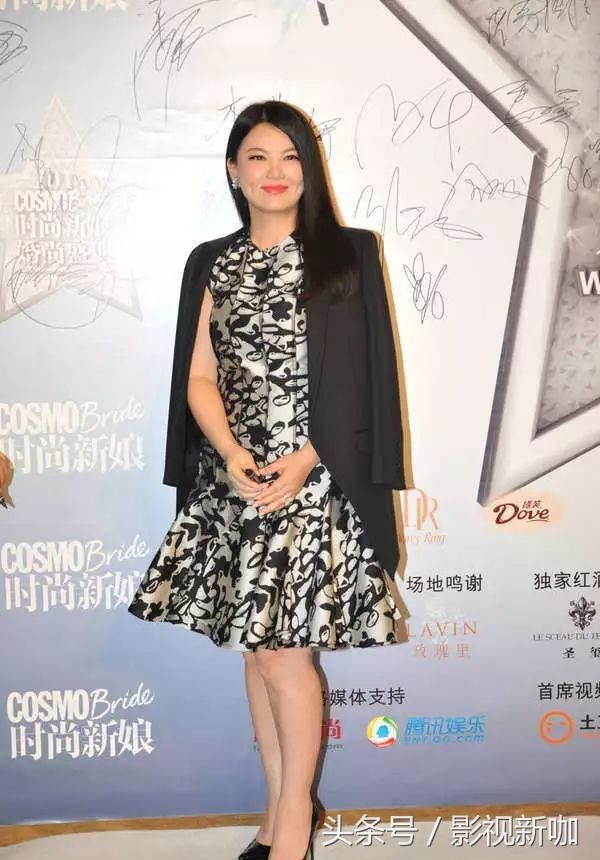 李湘和郭碧婷同穿黑色碎花裙,网友:大姐大和小