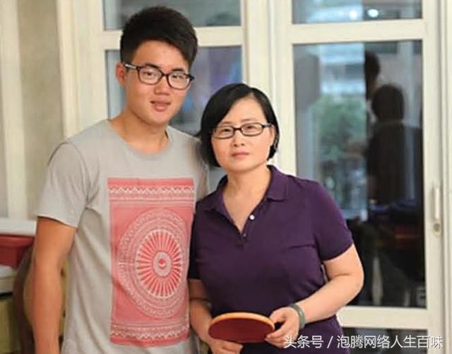 28岁小伙向50岁大妈提出离婚,称:并非年龄问题