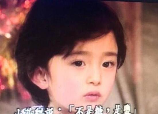 杨幂童年出演周星驰电影 真的是从小美到大! 杨幂童年出演周星驰电影 真的是从小美到大!