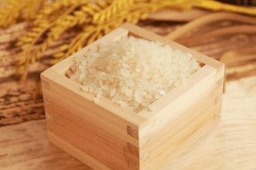 77岁老太太维生素E擦脸,一觉醒来斑点没了,老