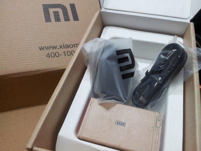 它被称为年轻人的第一部智能手机 小米一代开箱