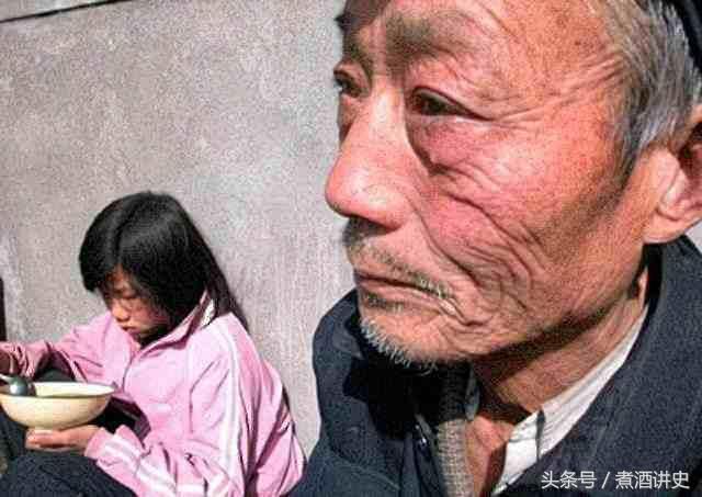 女生高考只有47分,爷爷不信含泪去重新查询,结