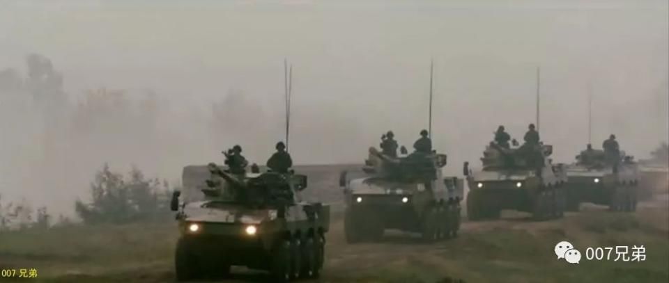 中国陆军中型快反合成旅大量换装轮式坦克