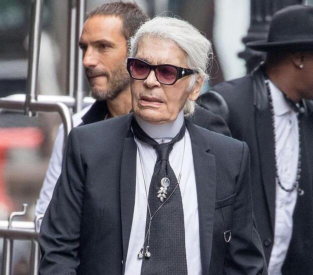 香奈儿艺术总监老佛爷卡尔·拉格斐去世