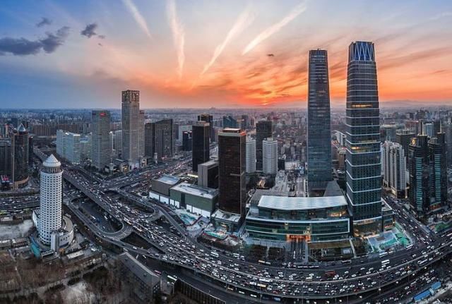 中国人均收入5.6万,为何人均月消费才2175元?