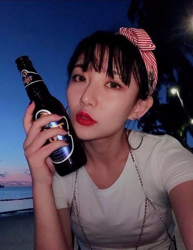 网友:让你的女朋友离李炜远点