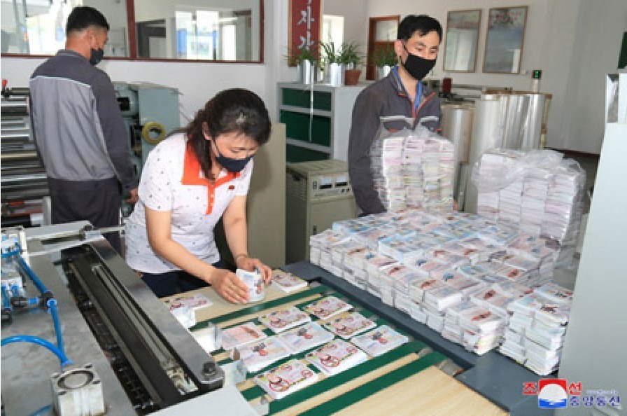 报道称,朝鲜中央各级出版印刷单位印刷了1200万张各种传单,各地方的印刷厂也正在加紧准备补印数百万张传单。