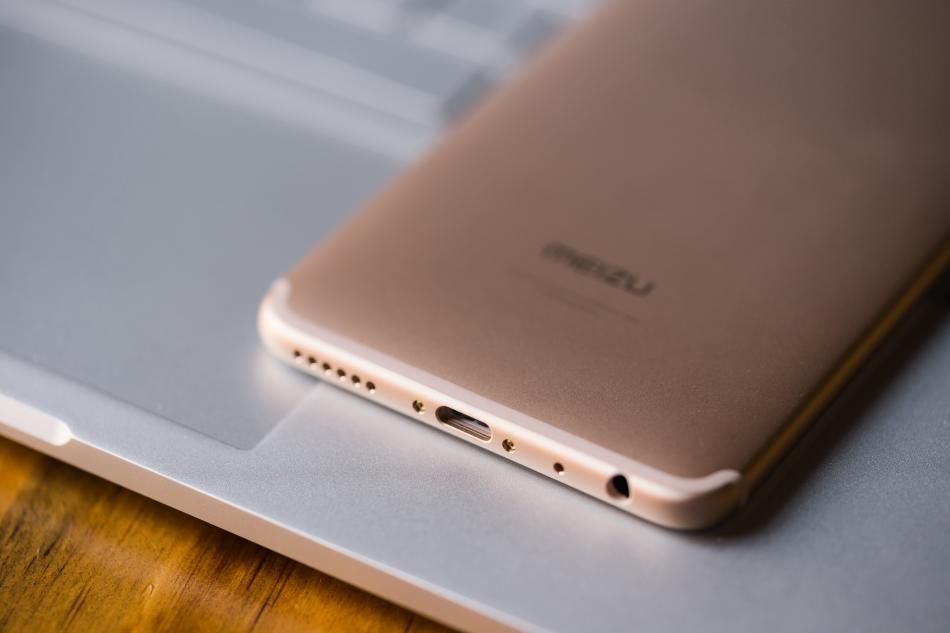 魅蓝E3 | 有范青年的全面屏手机