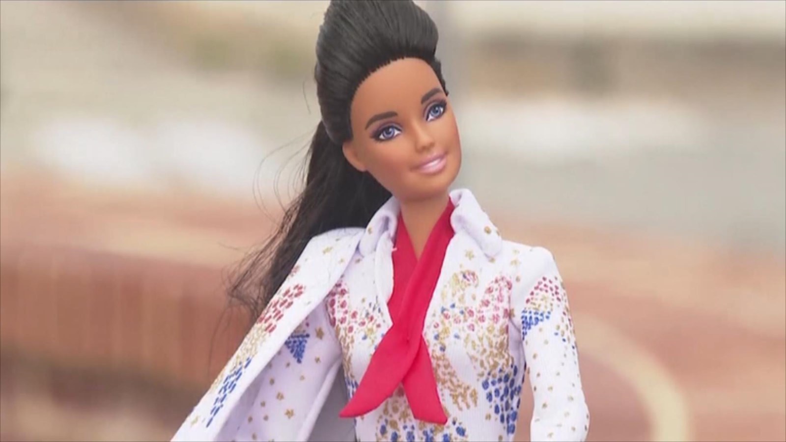 美泰推出"猫王版"芭比娃娃