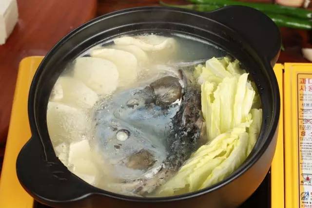 食材:番薯500克,大芥菜300克,生姜2片,盐适量,油适量