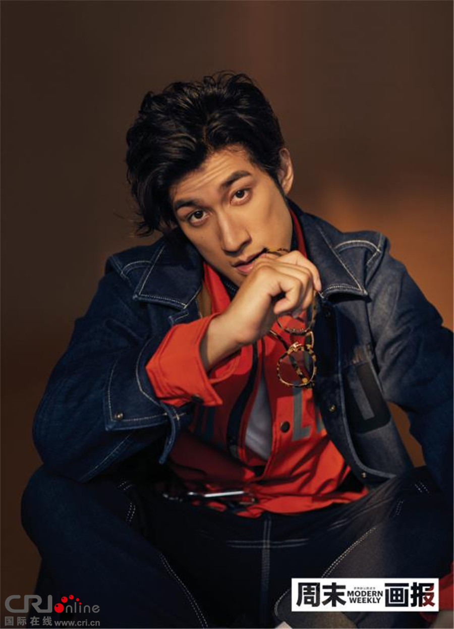 李治廷登杂志封面多变造型演绎复古小王子(图)