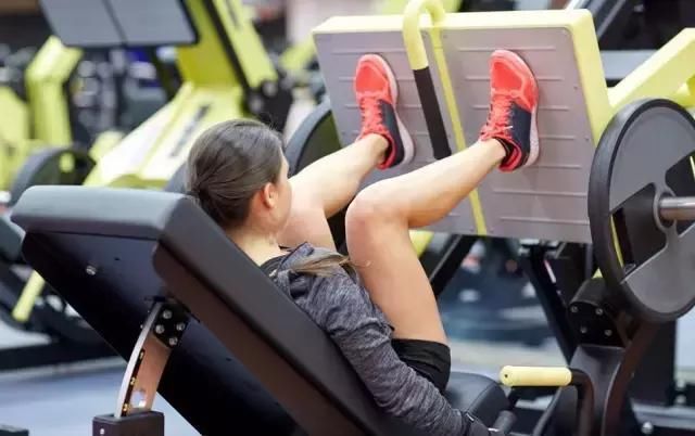 女生去健身房应该如何锻炼?学会这几个步骤!