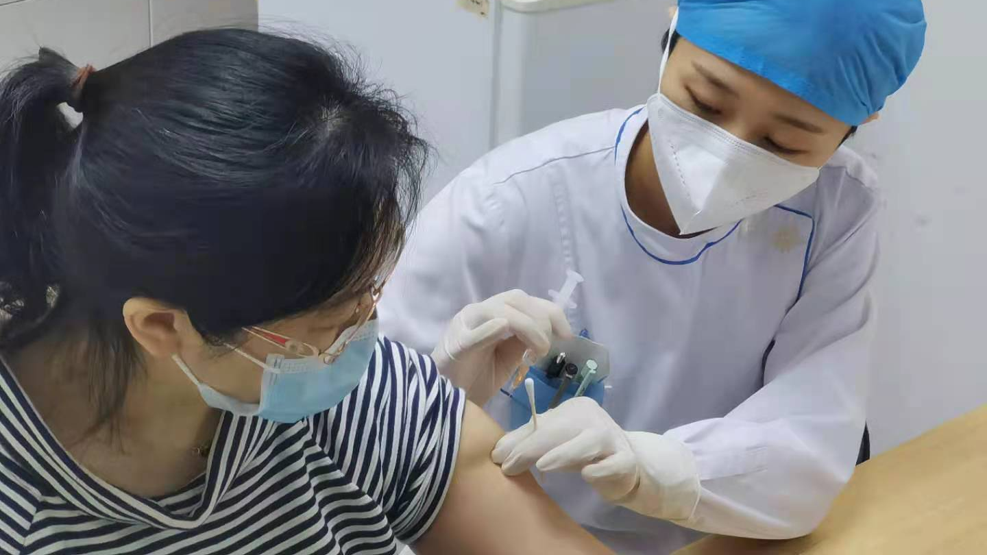 国产宫颈癌疫苗“馨可宁”落地北京  妇科医生成首位接种者