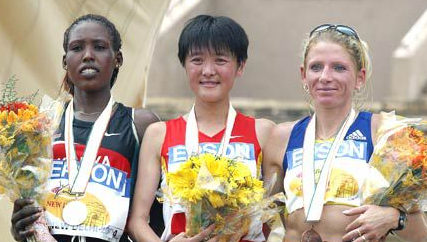 在第十届全运会上，女子中长跑名将孙英杰在女子万米决赛后尿检呈阳性，被处以两年禁赛处罚。事发之后，孙英杰称自己是在天安门广场东北角、中山公园入口处的一个公厕捡到了一个蓝布小挎包，“不知情而喝下了里面装的东西”，所以导致尿检呈阳性。