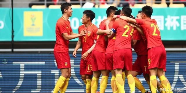 足球球衣印名字不过是商业行为,想国足有名得