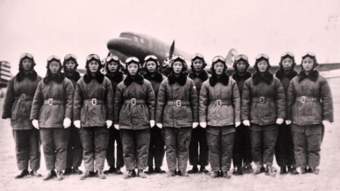 新中国培养出第一批女飞行员