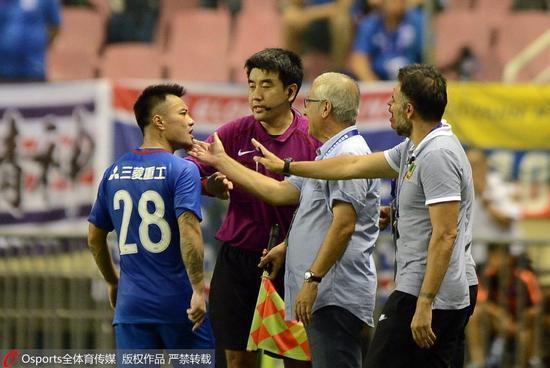 中国足球的悲哀：曹赟定怒斥61岁恩师被球迷骂惨