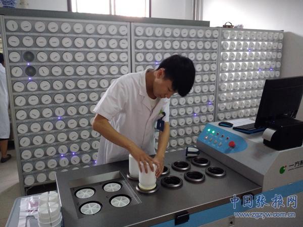 张掖市中医医院中药配方颗粒智能调配机投入使