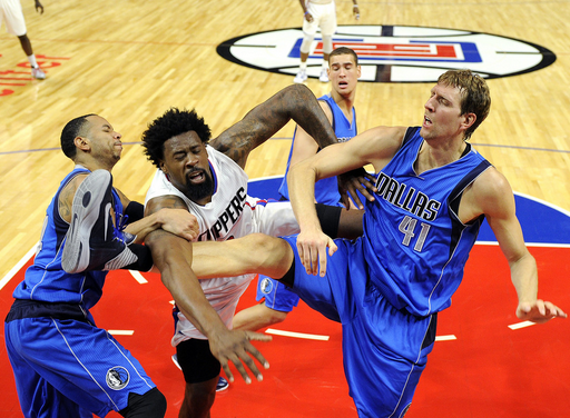 客观讲，小乔丹的做法按照联盟的规则来说并不违规，但按照“潜规则”来说就有问题了。已经同意加盟并谈妥合同，却在签约前反悔，不仅仅是小乔丹个人诚信受损，小牛由于自以为小乔丹加盟板上钉钉，在球员市场根本就不看中锋了，结果等到小乔丹改主意，小牛再想找中锋，球员市场已经没有合适的人选了，小牛确实被坑了一把。