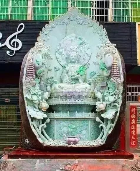 8亿,重38吨的"世界最大翡翠观音"被请走了!究竟是何方圣神这么壕?