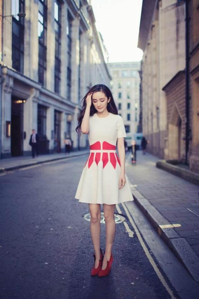 杨幂回应二胎事情真相,网友:肚子这么大终于藏不住了