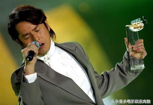 全球收入最高的男明星_美国最高收入的歌手(3)
