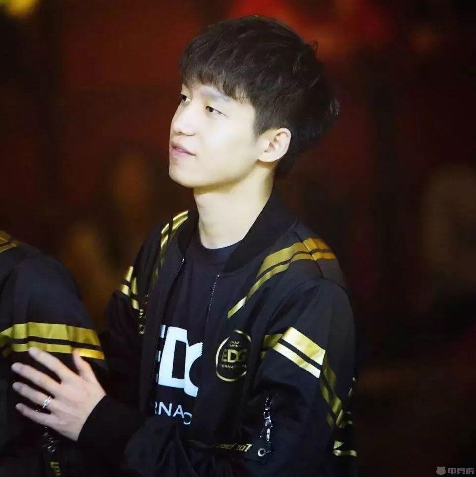 estar诺言是谁?从id争到了超话,厂长才是电竞圈唯一诺言