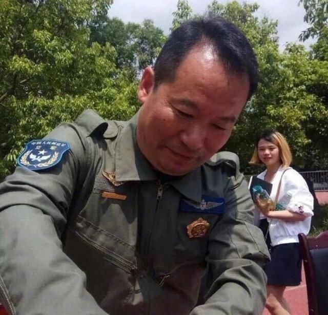 原空军大校叫嚣击毙崔永元,号称黑白通吃!