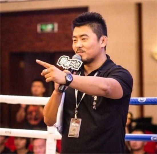 他曾6次击败咏春拳传人,质疑李小龙的功夫,如